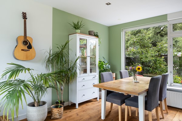 Foto - Te koop: Sfeervolle tussenwoning met groene oase!